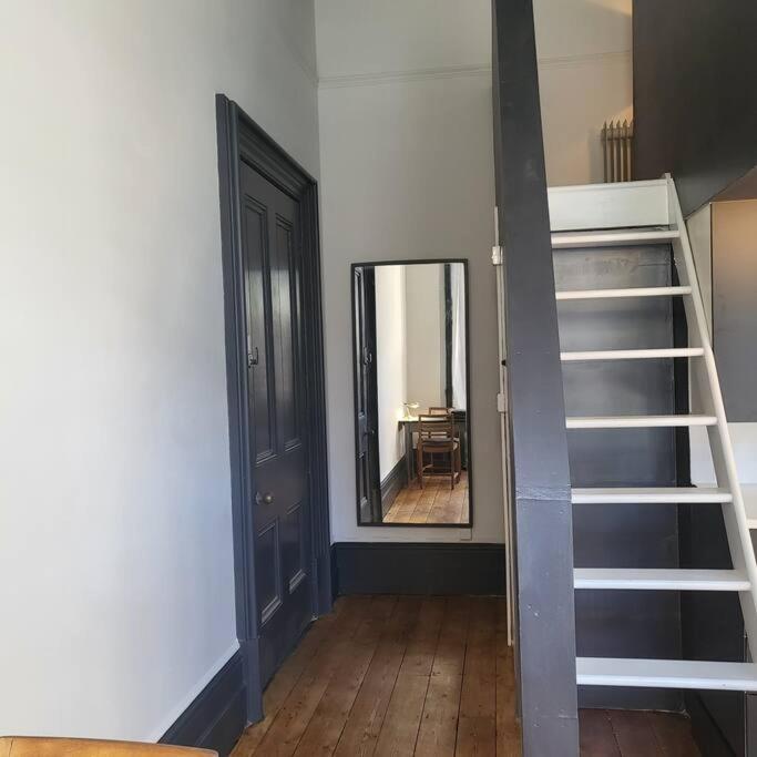 21 Mini Loft Apartment - Great Location - Comfy King Size Bed Brighton Exterior photo